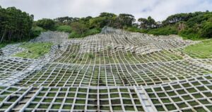 法面製品の選定と施工計画の基礎｜構造・補強・植生工の特性とコスト評価のアイキャッチ画像です。