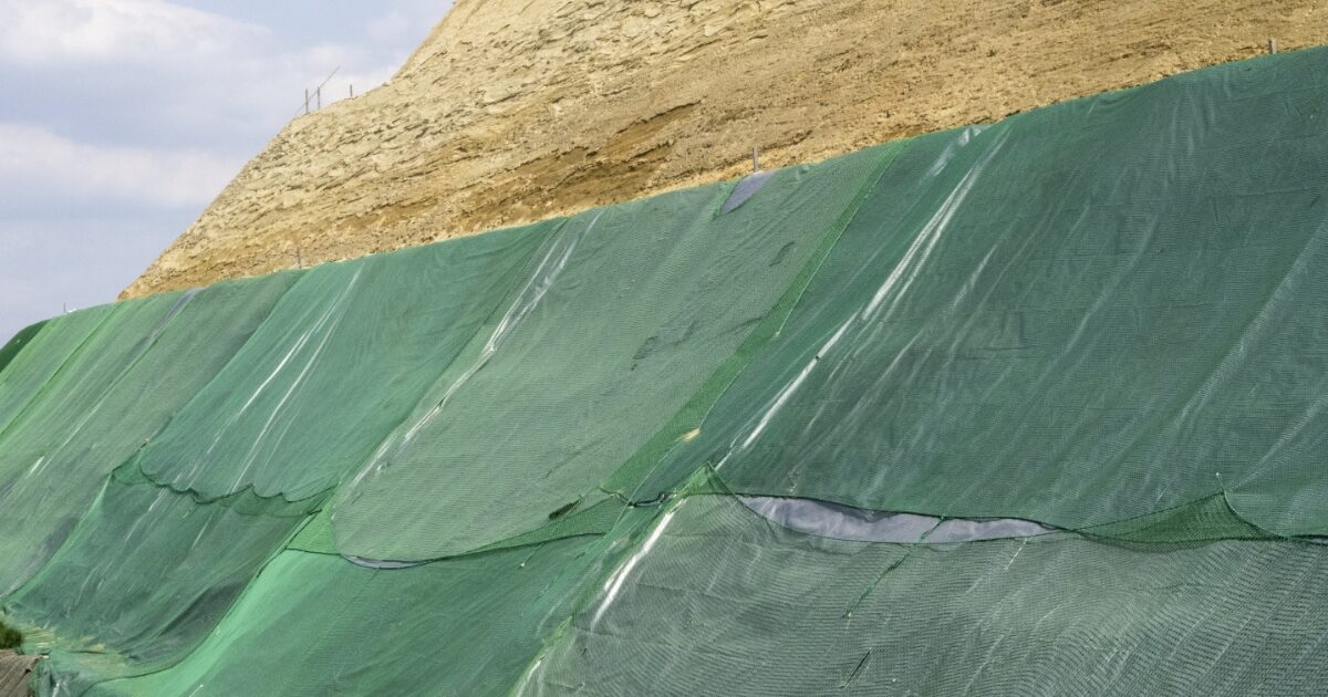 和歌山で法面保護ネットを扱う販売業者の選び方｜依頼前に知っておきたい注意点のアイキャッチ画像です。