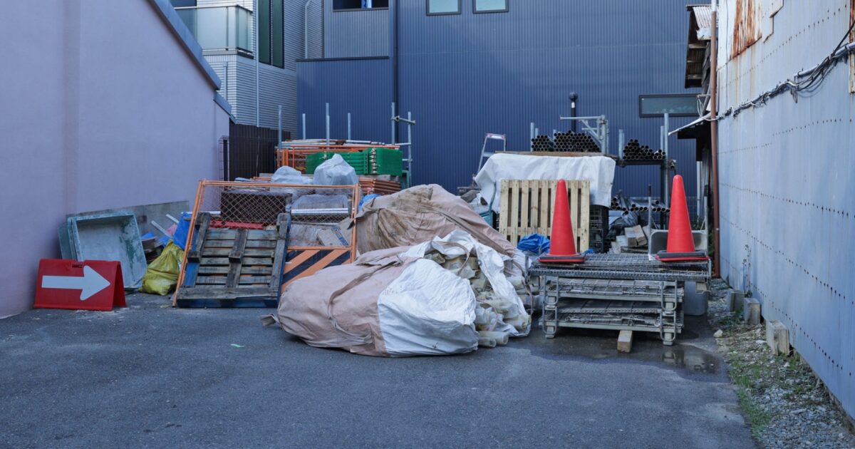 公共工事における資材の指定と規格とは？仕様書を基準にした考え方と注意点のアイキャッチ画像です。