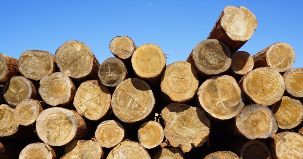 土木工事で起こりやすい資材調達トラブルとは｜原因と防止策を実務目線で解説のアイキャッチ画像です。